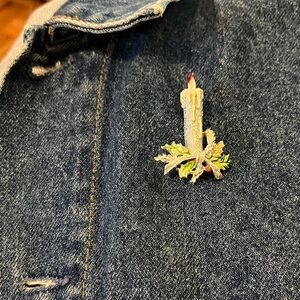 Festive Gerry’s Candle Brooch with Holly Leaves